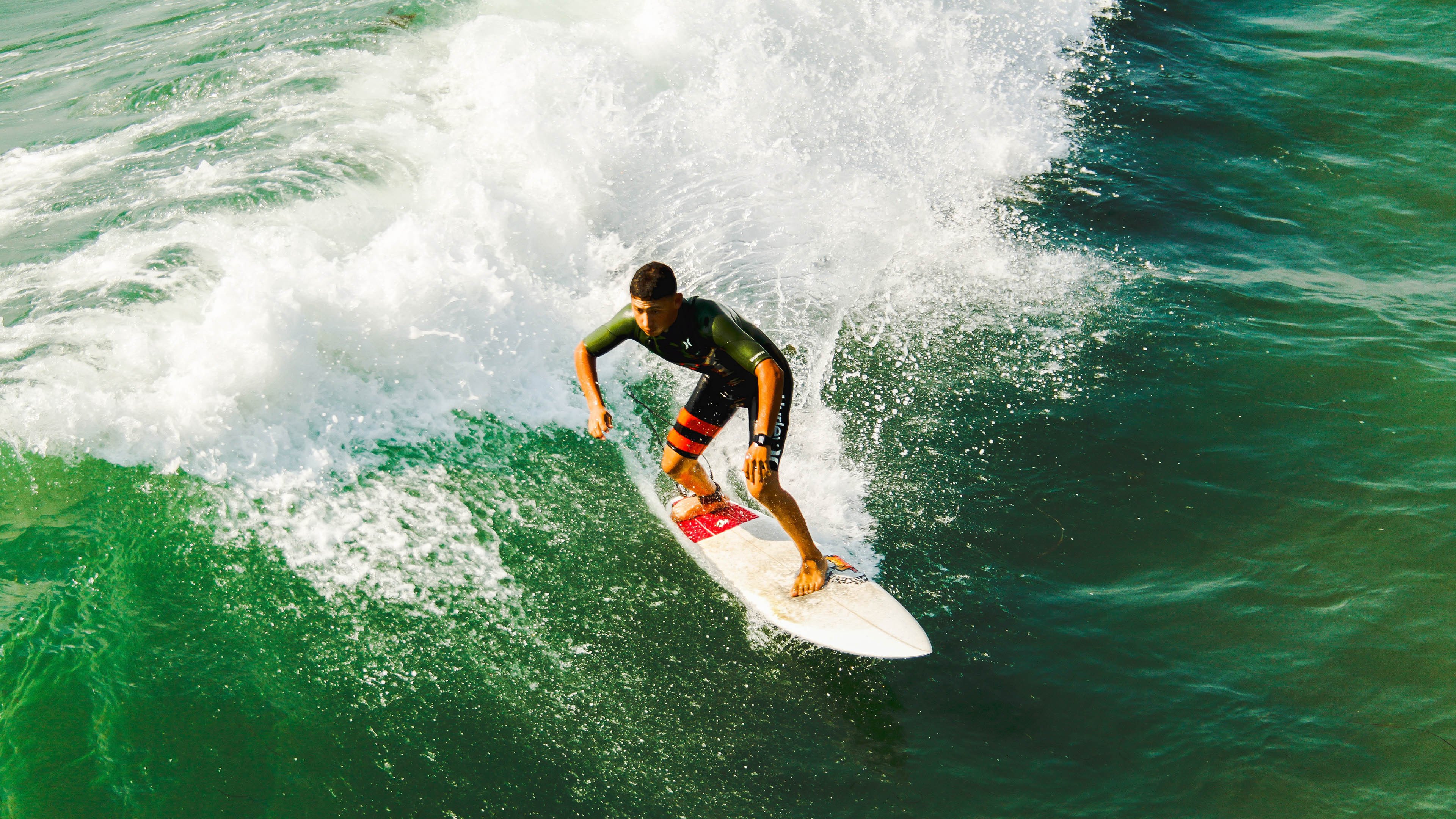 佩德里连击破局，芬兰稳如磐石力克墨西哥
